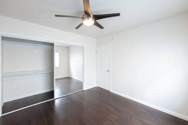 $2,595 / 2br - Laundry On-Site, Tile Shower surround, LED lighting (1222 West 39th Street, Los Angeles, CA)63774528033409121