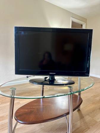 30 inch Samsung TV 1