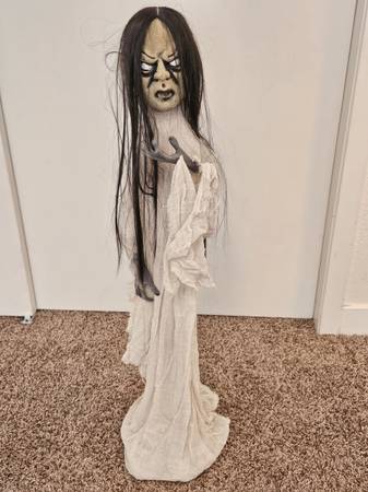 39" Halloween Banshee 1