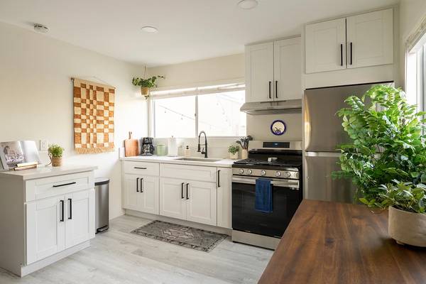 $1,700 / 350ft2 - Modern Studio (San Diego)63954708465411124