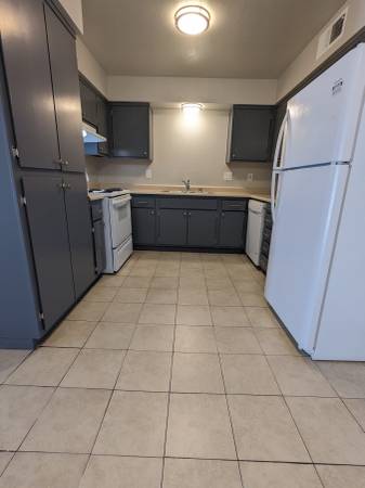 $1,350 / 2br - 950ft2 - Beautiful 2X1 upstairs with CENTRAL A/C! CALL TODAY (Fresno)64008333689345123