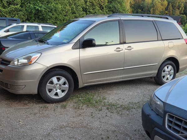 2004 Toyota Sienna - $4,800 (Brandon)63622560398977122