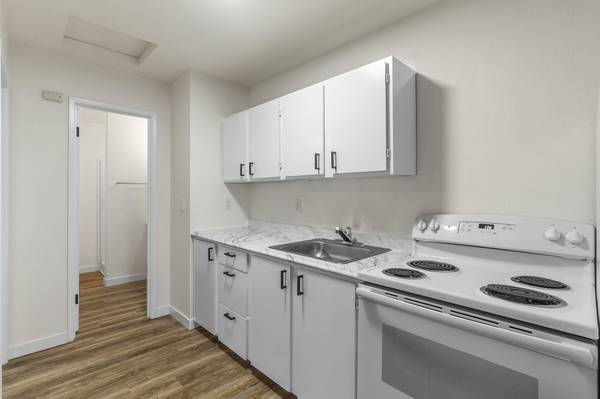 $1,295 / 1br - 1 Bedroom Close To Shopping, Bus Lines and Hiking Trails in Lacey63874306189571123