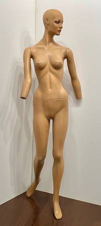 6' Female Mannequin 1