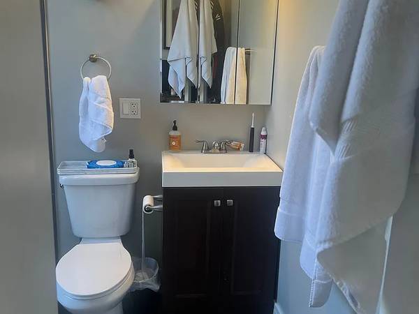 $2,100 / 780ft2 - 1bed/2bath Sublet in West Town (West Town)63960010496002122