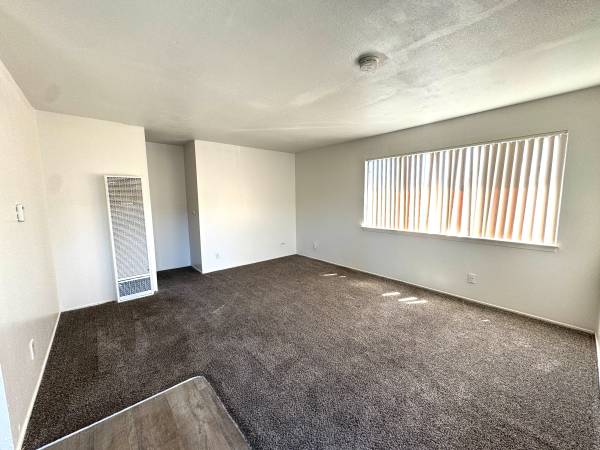 $1,850 / 2br - 2 bedroom 1 bath apartment (tracy, ca)63824660128899120
