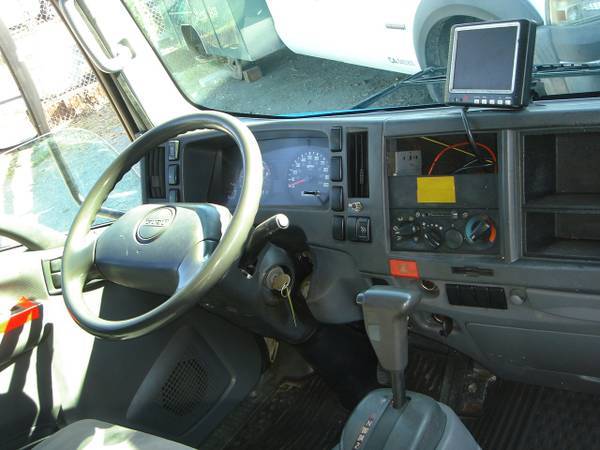 2015 Isuzu NPR - Photo 6