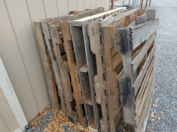 FREE 10 Wood Pallet Racks 1