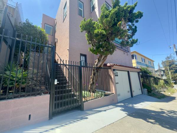 $4,500 / 3br - 1420ft2 - Perfect Perry Place Duplex 3/2, ~1,400 SF NEW Kitchen and Bath Laundry (oakland lake merritt / grand)63658013676289121
