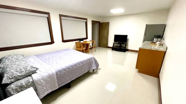 $1,600 FURNISHED with AC + parking + utilities included (Kaimuki)63939534486402120