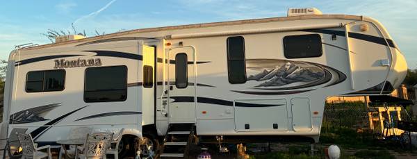 Beautiful 5th Wheel 1