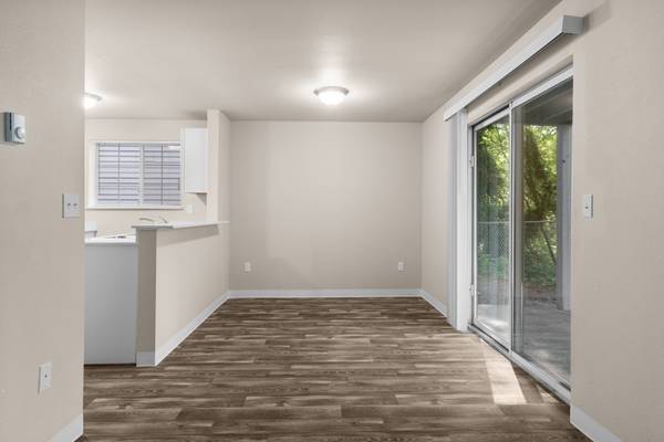 $1,655 / 2br - 958ft2 - Lakewood WA, Complimentary Covered Parking, 2/bd (2611 84th Street Ct, Lakewood, WA)63910195285634122