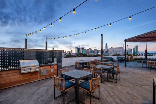 $3,385 / 1br - 578ft2 - USB outlets, WiFi throughout property, Private patios (north beach / telegraph hill)63940543869827123