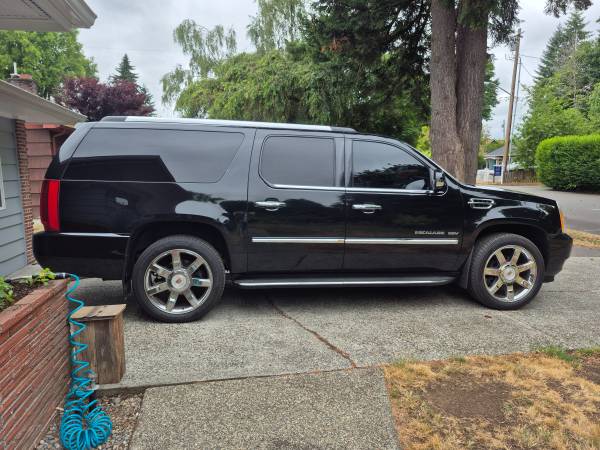 Muy limpio Cadillac Escalade ESV 2010 - $10.500 (Oeste de Olympia)634708867936011225