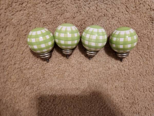 Set of 4 Pottery Barn Kids Green & White Gingham Finials 2.5'' Diamete 1