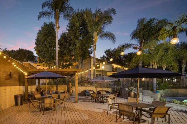 $2,666 / 1br - 1000ft2 - 1B/1B, EV Charging Stations, In Thousand Oaks (491 W Gainsborough Rd, Thousand Oaks, CA)63981242805378124