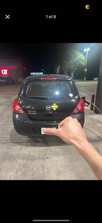 2011 Nissan versa hatchback 1