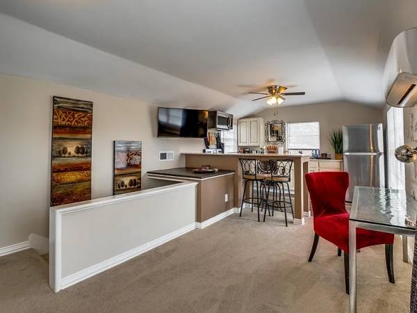 $1,050 / 1br - 1050ft2 - Bien equipado, acogedor y cómodo 1/1 con todo listo para ti al llegar! (Dallas)63867602300291122