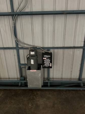 Unique Opportunity – Multi-Use Warehouse or Hangar in Stanwood! 1