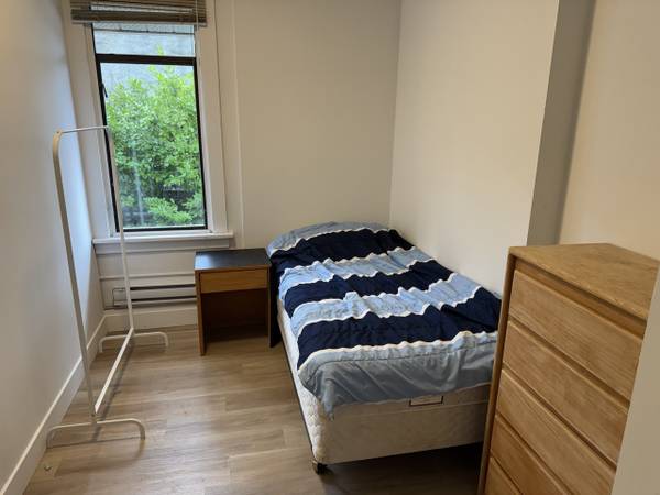 Rooms for Rent in Central Cambie – Ready to Move in 1