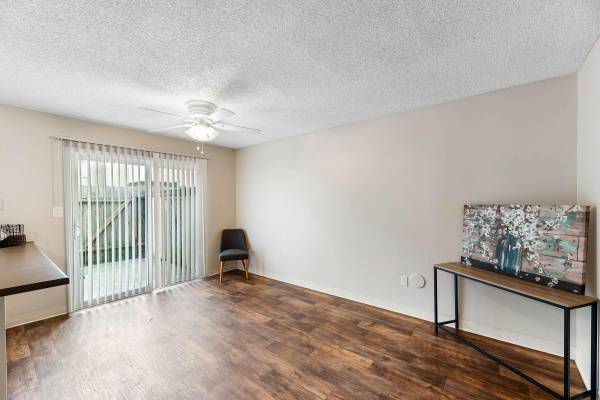 $2,230 / 2br - 1230ft2 - Fácil acceso a autopistas, hermosos jardines, estacionamiento cubierto (54 Quay Court, Sacramento, CA)63844736721921123