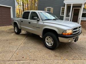 V8 Dodge Dakota 4WD 5 speed  on Craigslist