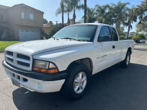 2000 Dodge Dakota Sport  on Craigslist