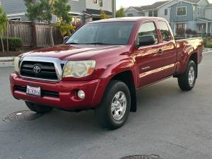 2006 Toyota Tacoma Prerunner V6, Extremely Low Mile, Clean title, 1 Owner  on Craigslist