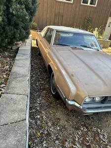 Barn find $2900 1969 Ford Thunderbird  on Craigslist