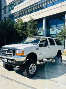 2000 FORD EXCURSION XLT 4WD LIFTED 4x4  on Craigslist