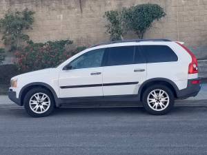 Volvo 2004 XC90 AWD, 123,000 miles white, runs well on Craigslist