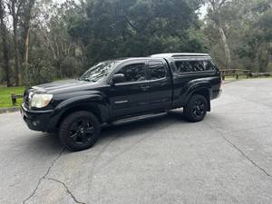 2006 Toyota Tacoma Access Cab 4x4     5-Speed Manual     $12,500  on Craigslist