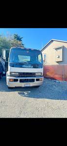 2001 isuzu ftr dump truck  on Craigslist