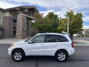 2004 Toyota RAV4 L AWD  on Craigslist
